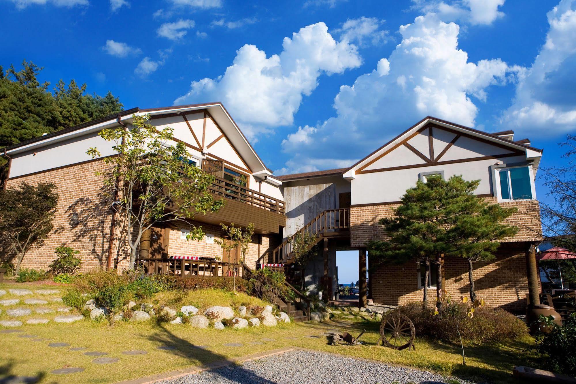 Casa Seorak Bed And Breakfast Sokcho Exterior photo